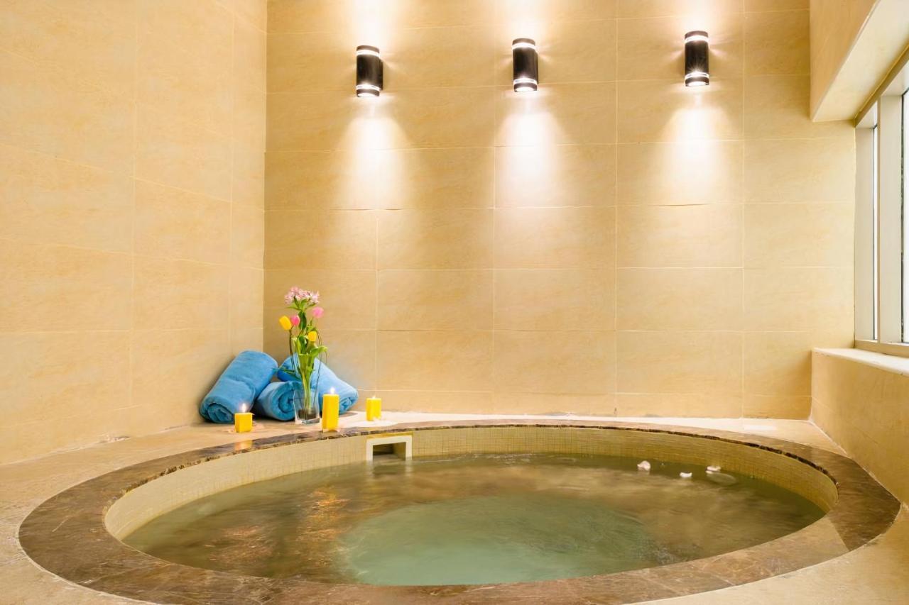 Crystal Plaza Al Majaz Hotel シャルジャ エクステリア 写真
