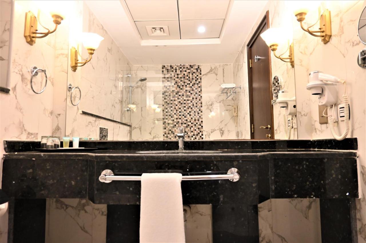 Crystal Plaza Al Majaz Hotel シャルジャ エクステリア 写真