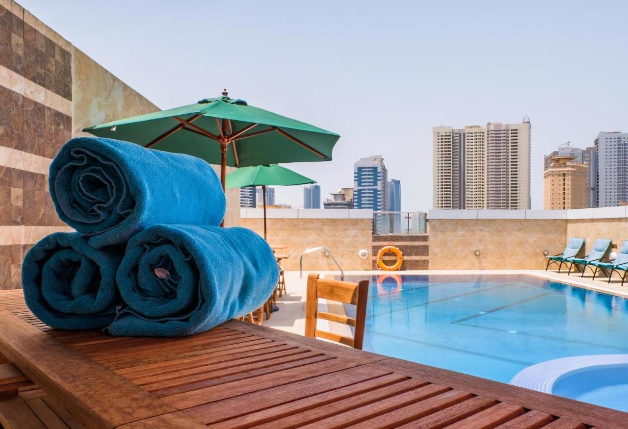 Crystal Plaza Al Majaz Hotel シャルジャ エクステリア 写真