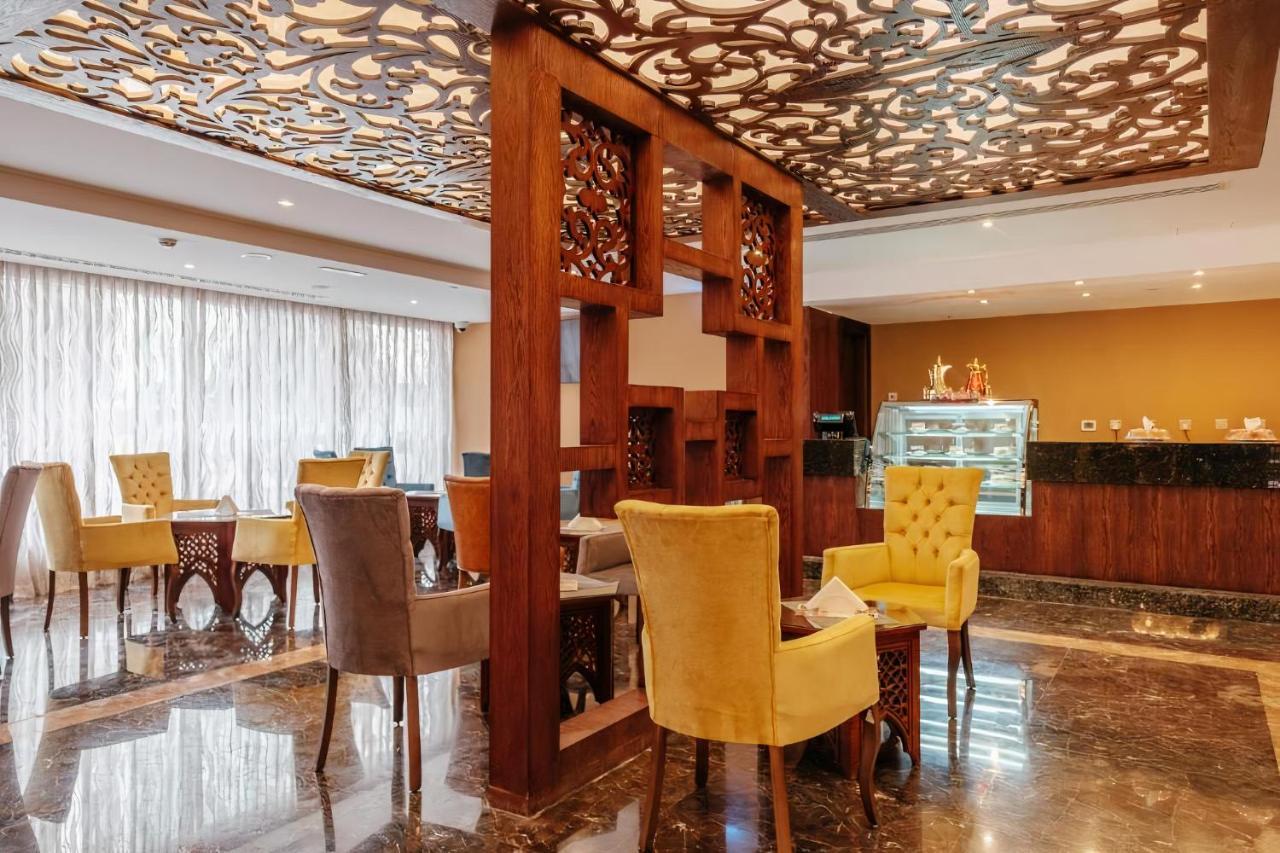 Crystal Plaza Al Majaz Hotel シャルジャ エクステリア 写真