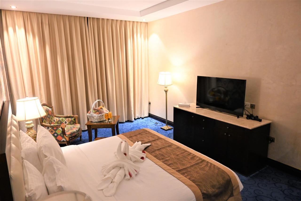 Crystal Plaza Al Majaz Hotel シャルジャ エクステリア 写真