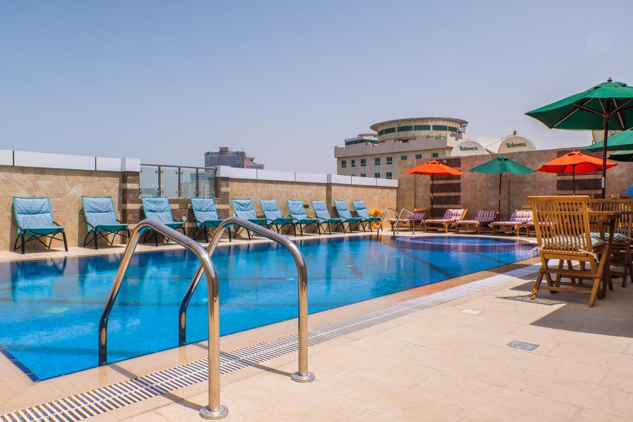 Crystal Plaza Al Majaz Hotel シャルジャ エクステリア 写真
