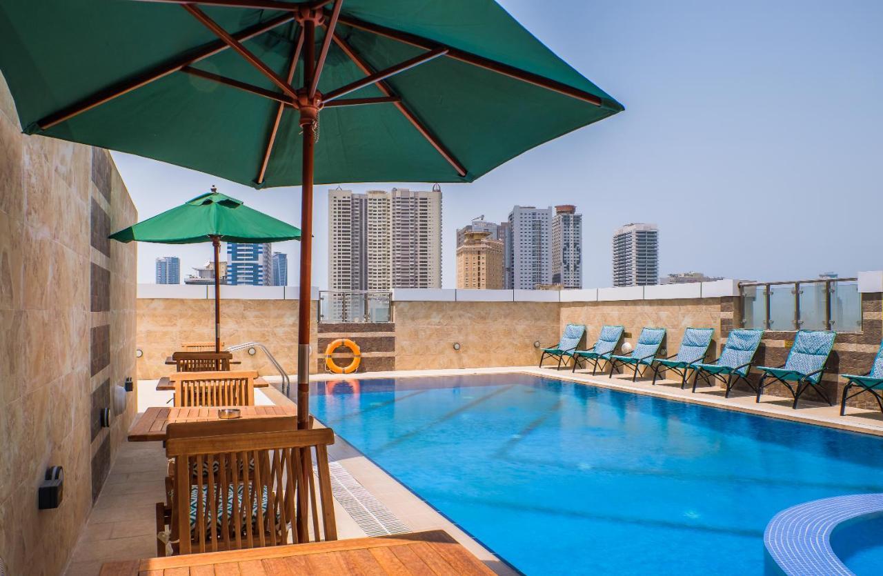 Crystal Plaza Al Majaz Hotel シャルジャ エクステリア 写真